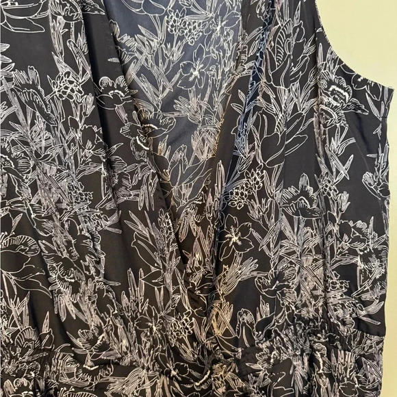 Ann Taylor Black & White Floral Sleeveless Deep V-Neck Jumper Size XL - Picture 2 of 6